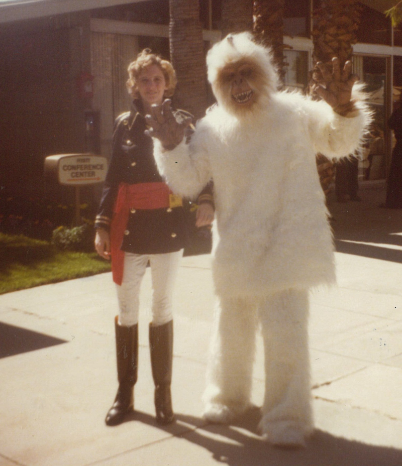 Illustration for article titled Scenes from a Los Angeles scifi convention, 32 years ago